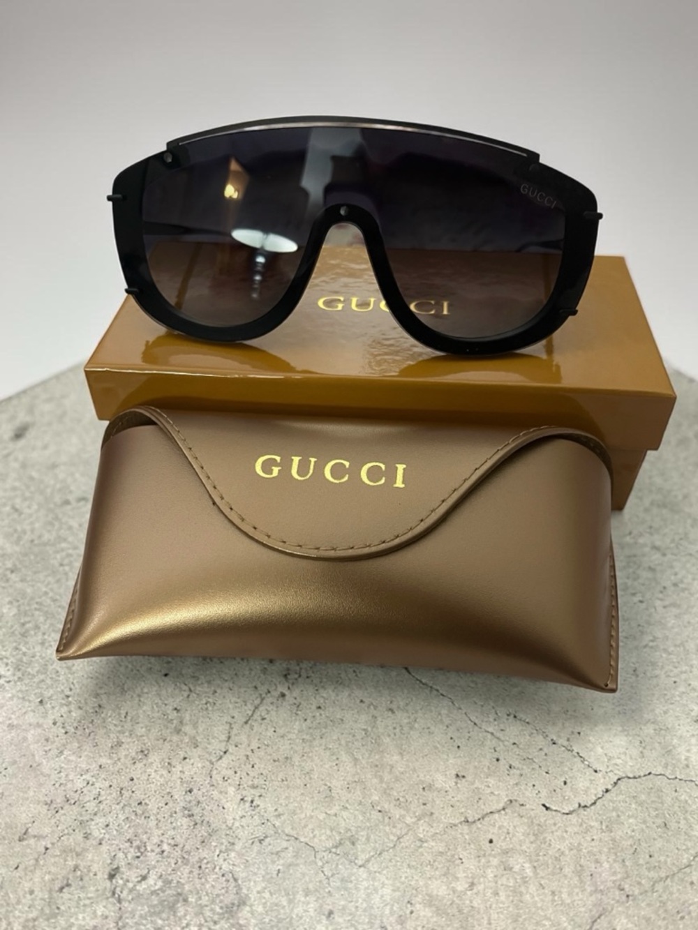 Chic Women's Black Gradient Shield Sunglasses with Gold Case